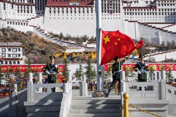 为这事 吴京黄渤等人坐上公安部新闻发布会主席台_GPU云电脑