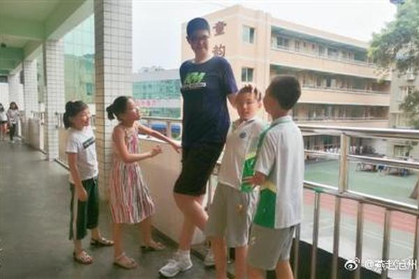王健林宣布万达时隔20年重返中国足坛_9929电信用户