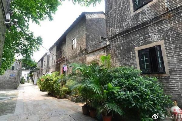 低调又时髦,这才是男人眼中的男人_9929小程序后端