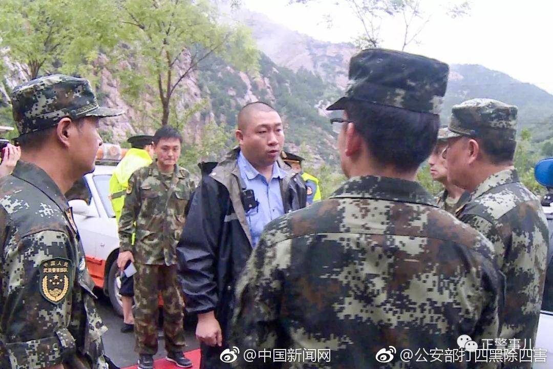 四川宜宾长江暴雨后现“金岷分明”奇观