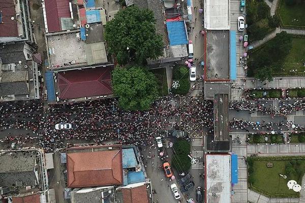 法国多地后悔为巴黎圣母院捐款 撤销捐款承诺