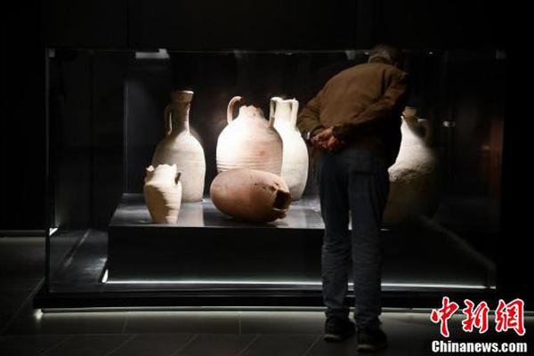 AI还原林青霞旧照,高清图下的颜值照样能打吗?_东北云服务器