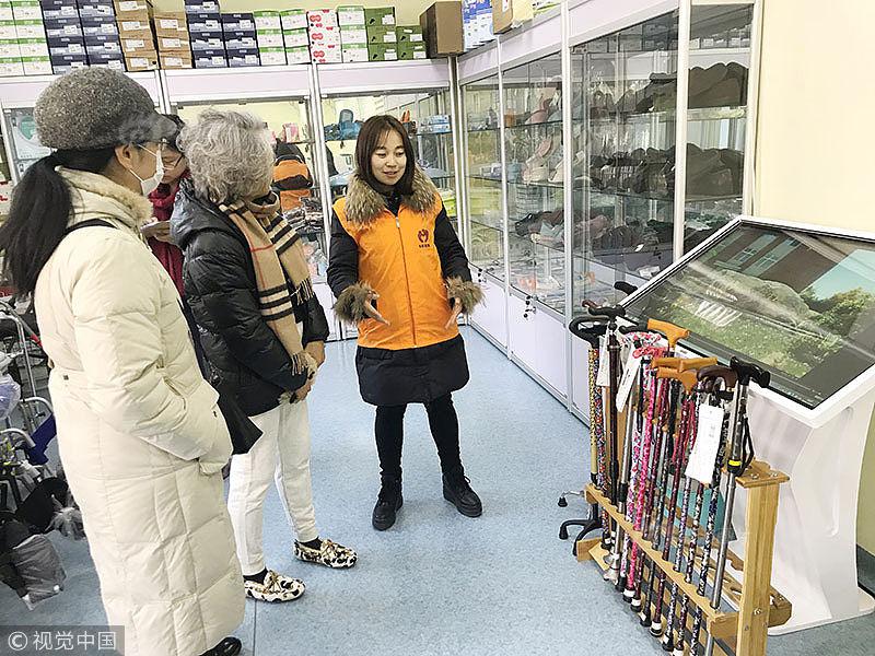 26岁男模走秀时突然跌倒猝死，身体健康的他死因令人生疑_CN2服务器节点