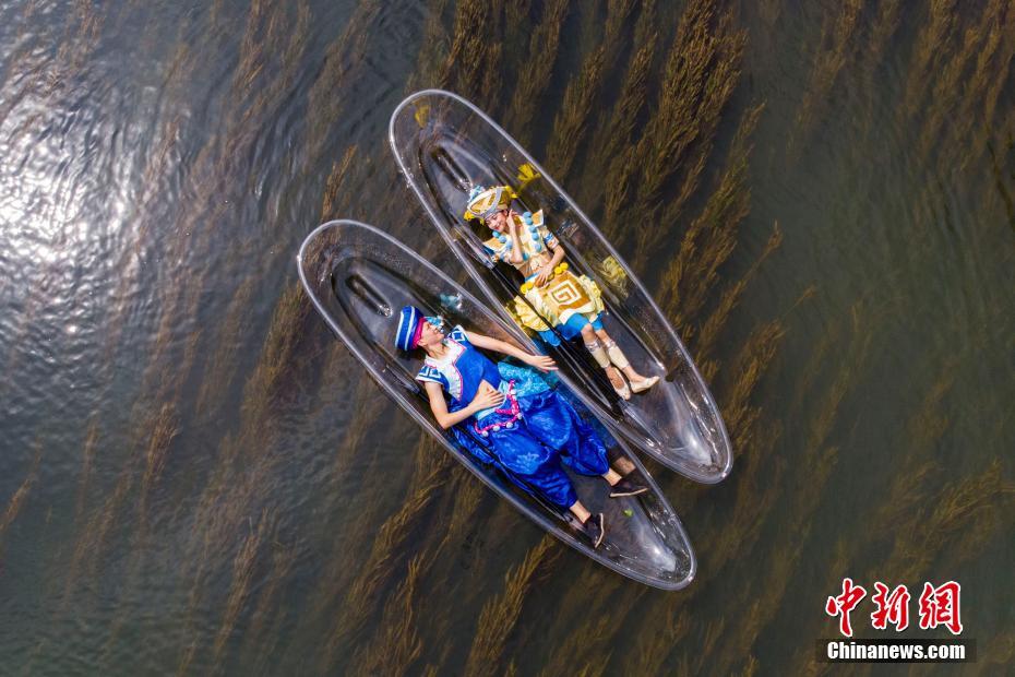 谢霆锋爸爸不甘寂寞,港媒曝82岁谢贤密会电眼艳女_挂机宝山东