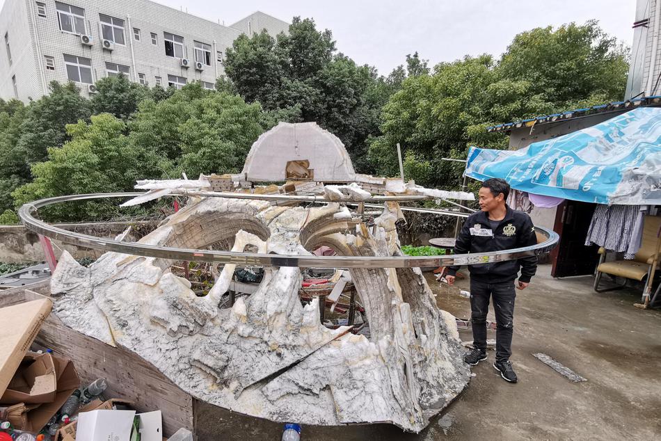 歌手出道身家超10亿，低调开宝马5系，今小17娇妻成功生子_混合云服务器