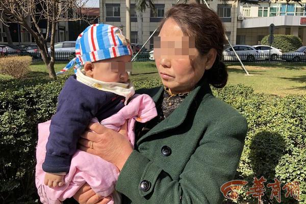 俄醉酒母亲推婴儿车横穿公路 2岁宝宝瞬间被撞飞