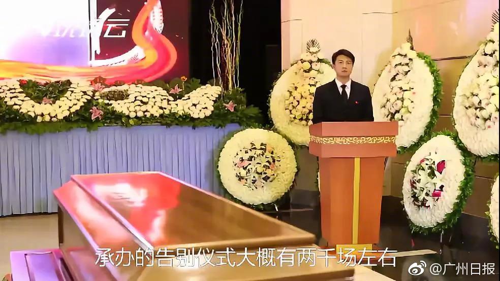 刘诗诗挺八月孕肚出游_云服务器秒杀