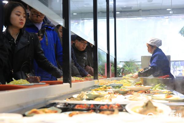 日本土豪晒游艇豪宅 家里全是名表1张床单要12万
