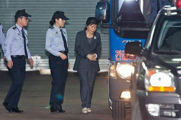 组图:今田美樱登《with》封面 夏日清新装扮令人眼前一亮