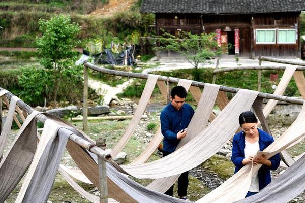 俄罗斯最美近卫军女战士出炉 57000人投给她(图)