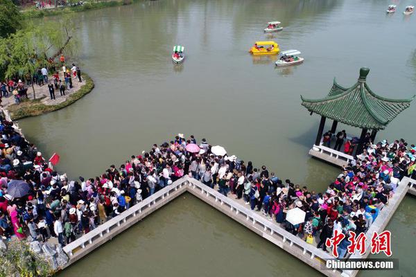 俄罗斯最美近卫军女战士出炉 57000人投给她(图)_云服务器安全组