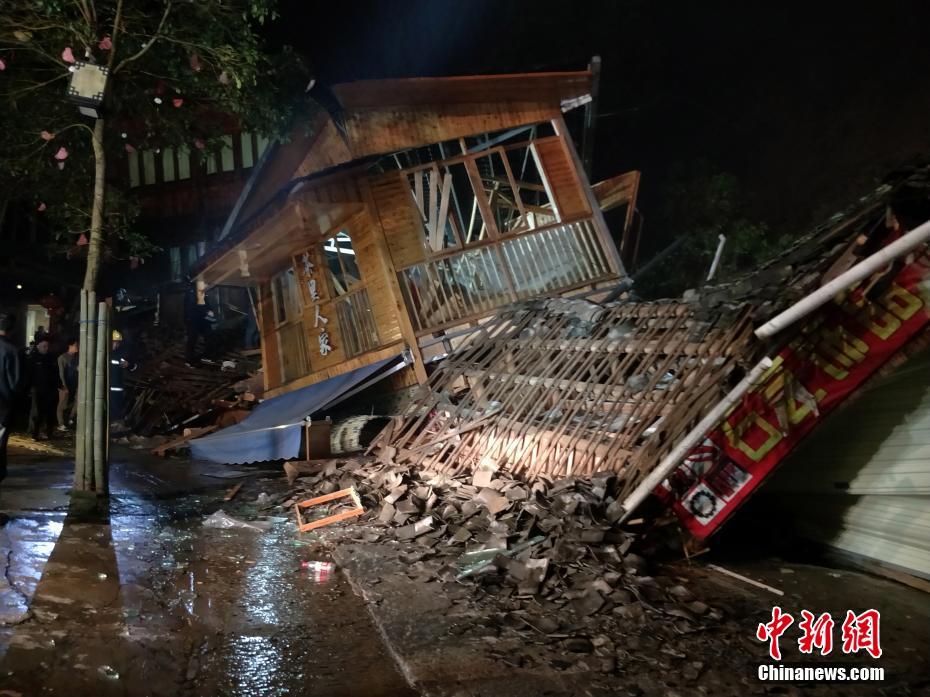 波音客机又出事！空中起火 发动机不断喷出火焰_云电脑出差必备