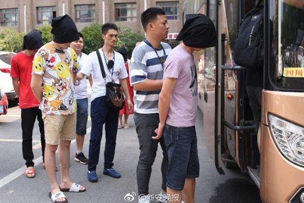 女副局长与民众座谈发飙:你哪个小区的 记下来_CN2小程序后端