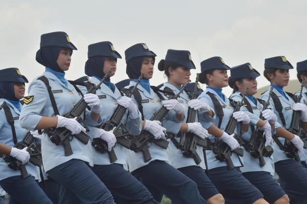 乐基儿晒照宣布产子 自曝停止社交动态照顾孩子 ​​​​