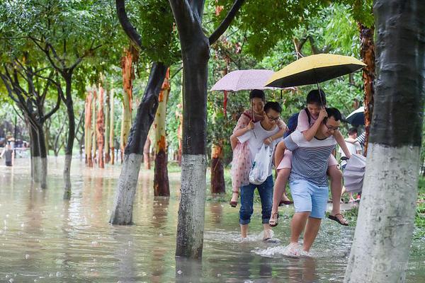 影市转熊？2019前四月观影人次同比四连跌，减少8200万_天翼云电脑