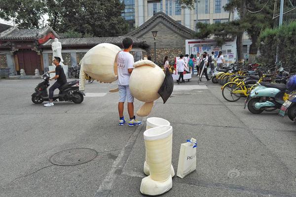 潘粤明被曝恋情后晒照_挂机宝页游挂机