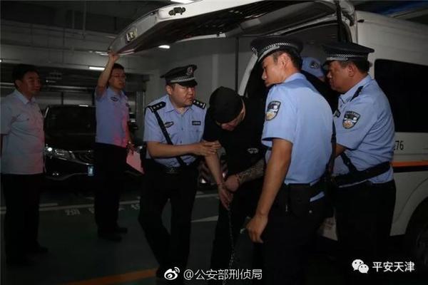 31岁男子用假驾照被罚 父母质问交警：他还是个孩子啊