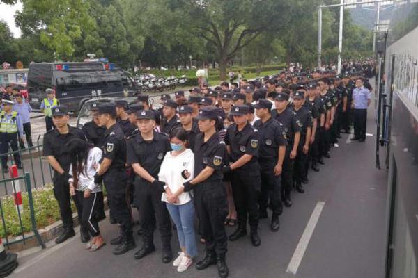 九价宫颈癌疫苗的非法商机:一针难求 政策红利