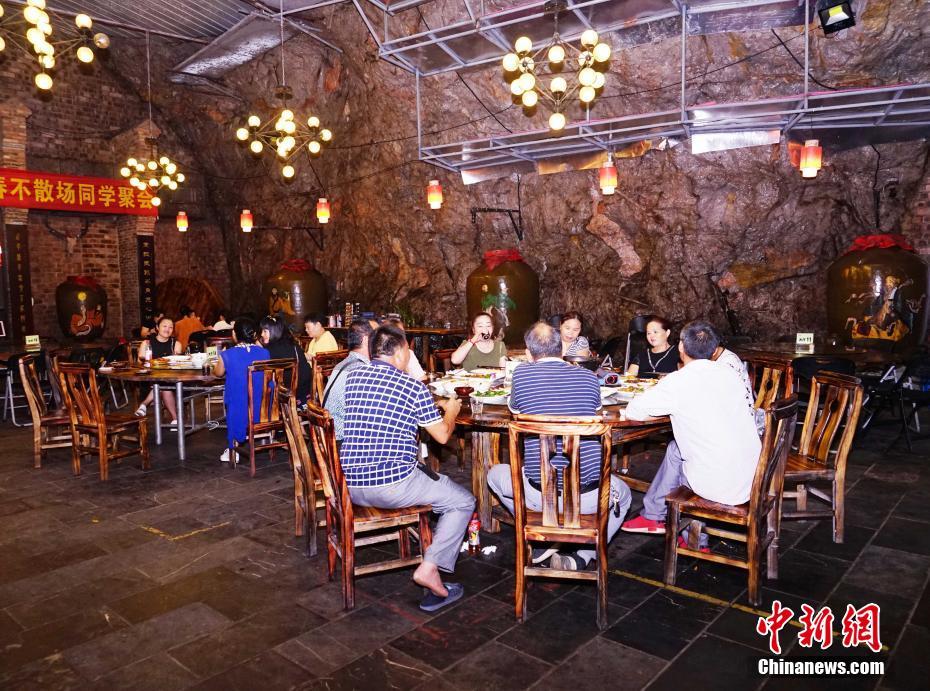 刘诗诗挺八月孕肚出游_云服务器抢占式实例
