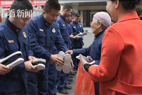 中方回应美两艘军舰通过台湾海峡