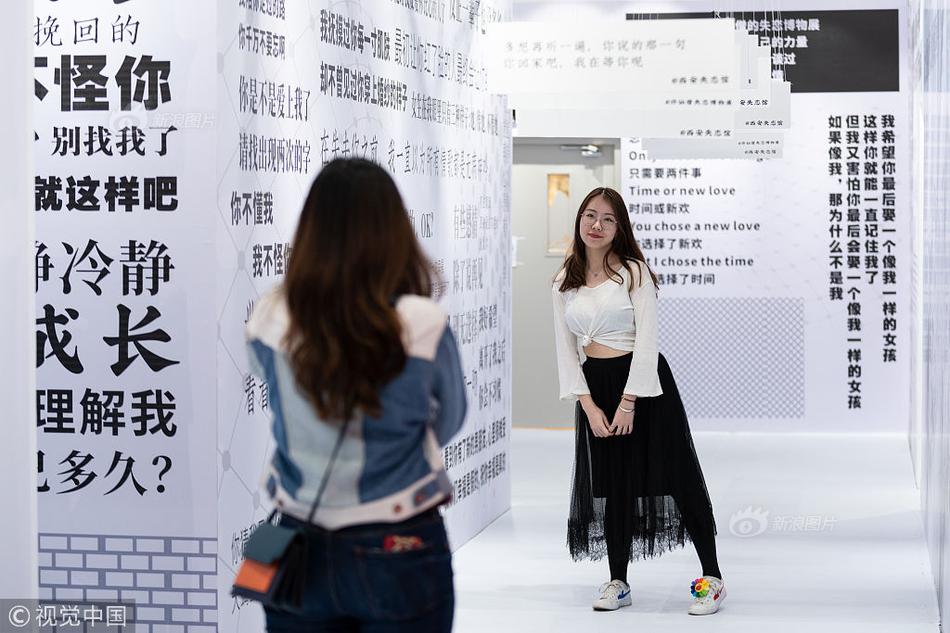 刘涛湿发造型复古摩登感_网站服务器