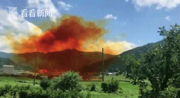 雨夜车悬百米山崖 司机死踩刹车90分钟全车人得救