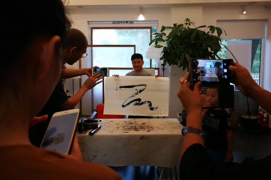 一个月时间，他彻底沦落成了废物_CN2分布式系统