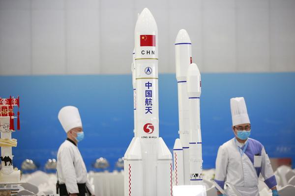 佟丽娅穿蝴蝶结吊带裙 俏皮似少女_深圳云服务器