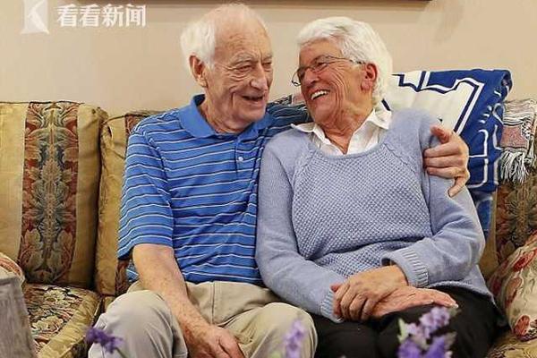 海上阅兵俄军舰悉数登场 最大最先进的全来了