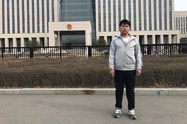 “父姓加母姓”起名现象悄然兴起_CN2服务器多少ping