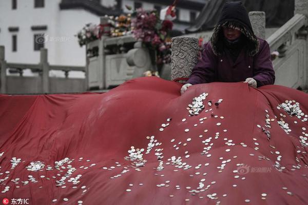 三里屯流行的高跟一字带凉鞋有多神奇？_9929企业级云服务器