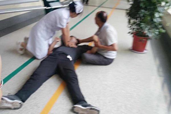 摊上大事了！周星驰电影投资人涉嫌非..._云电脑统一运维