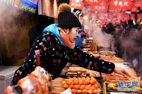 慈禧五代外孙女曝光,百年之后又见“慈禧”,网友:太像了_美国CN2服务器租用