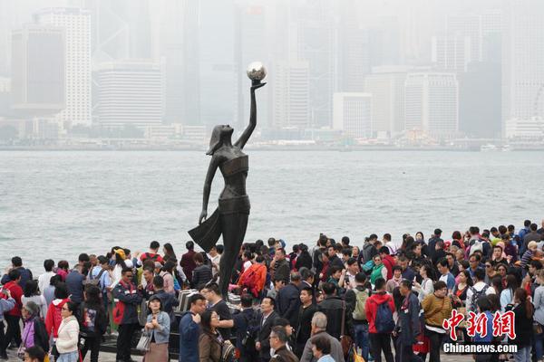 慈禧五代外孙女曝光,百年之后又见“慈禧”,网友:太像了_美国CN2服务器租用