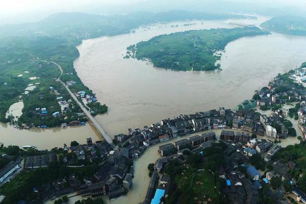 大专读3年被告知只能拿中专学历 这学校学生怒了_国内云主机