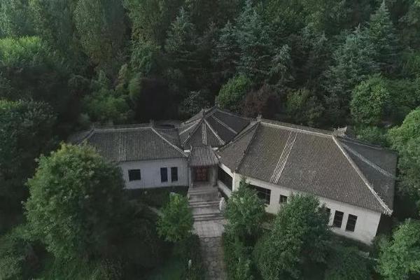 暗恋七年却以尴尬身份嫁他