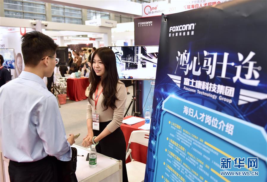 效仿星爷?《流浪地球》再被骂,网上付费12元,观众:想钱想疯了_云服务器续费同价