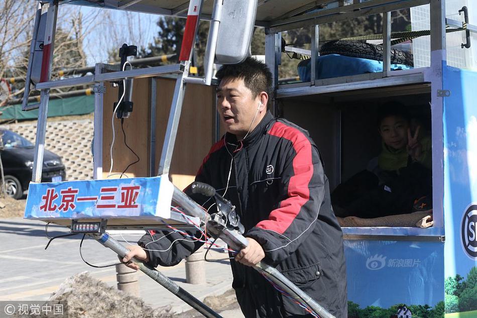 李昊桐大师赛第三轮集锦 2鸟3柏忌推杆欠佳