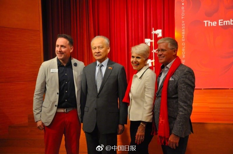 实拍:懒熊护崽与老虎对峙缠斗_云电脑自定义镜像