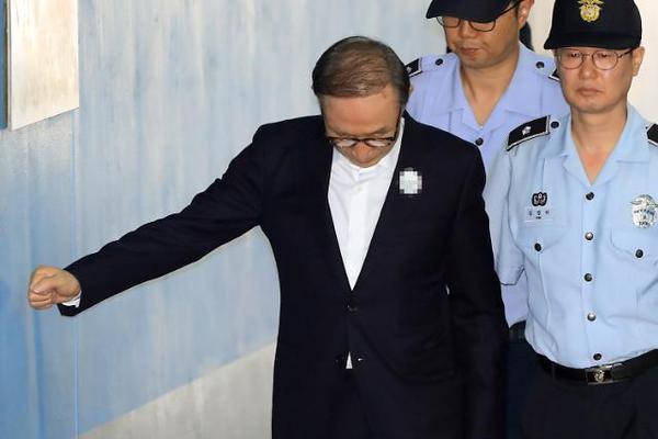 威廉出轨、兄弟反目、离家出走.....最近英国王室瓜有点大_电商多账号管理