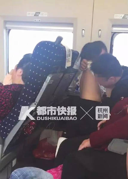 杨幂谢娜牵手小跑超欢脱_阿里云99计划