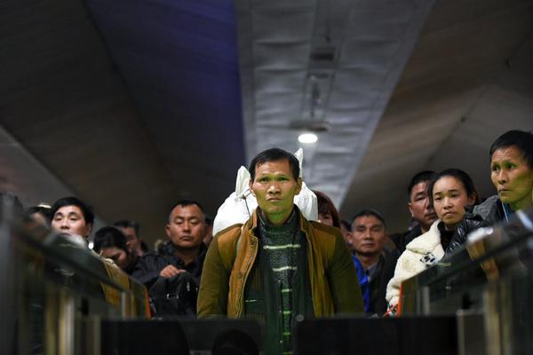 伊拉克用中国02式高射机枪打_9929在线教育