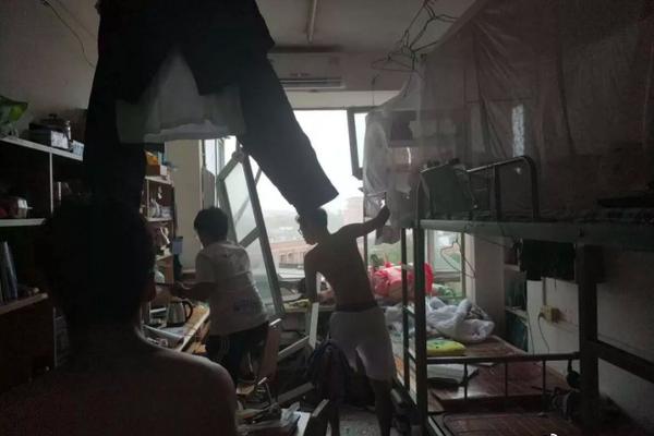 又失误!德赫亚毁了马塔的生日趴