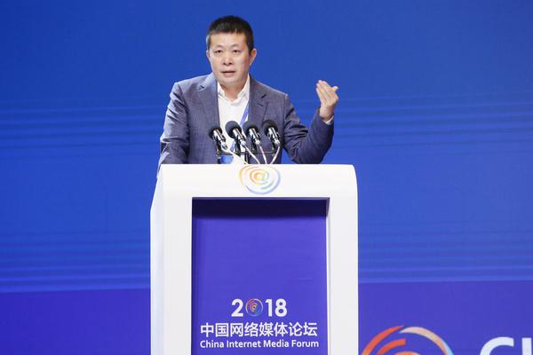 特朗普晒与安倍打球合影 两年内第四次一同打高尔夫_虚拟机挂机宝
