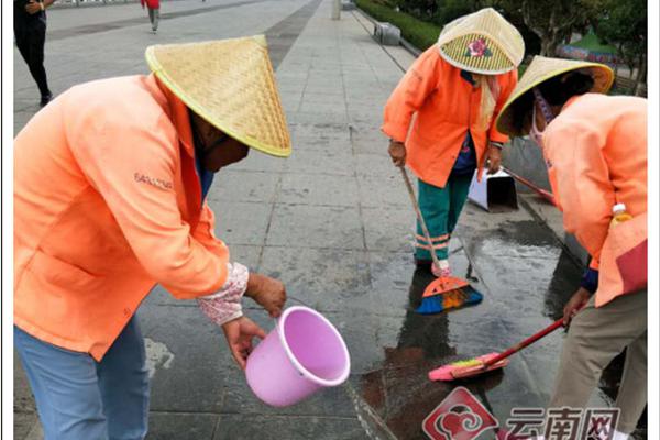 南京一座迷雾笼罩的“山”
