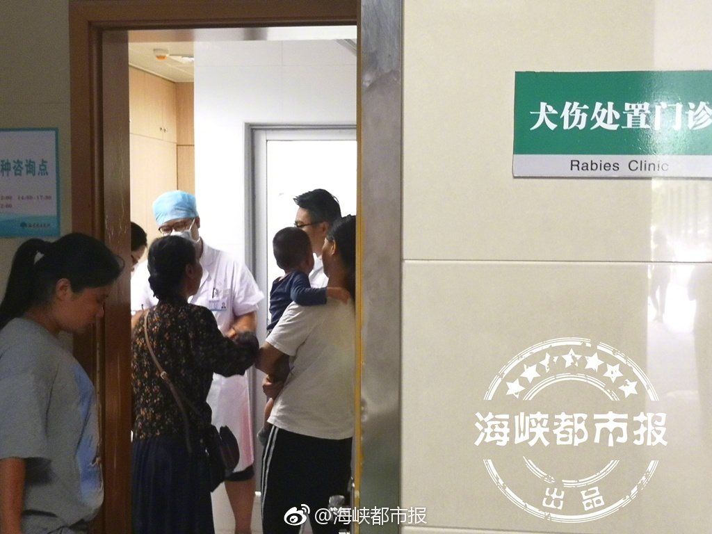 温暖善良的何炅：娱乐的角色，认真的人生