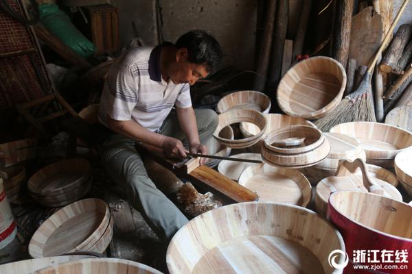舰船对撞、持枪叫骂，越南与印尼在南..._9929不卡顿