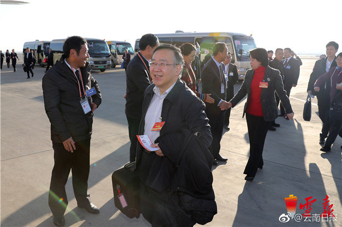 女副局长与群众座谈大耍官威：你哪小区的 记下来