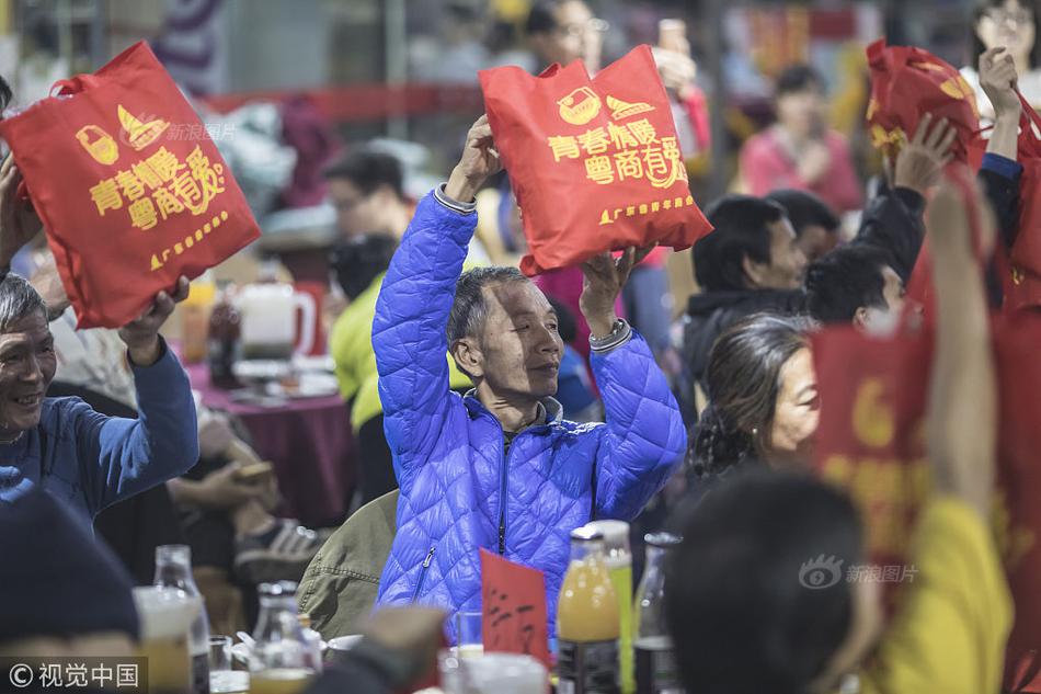 美两导弹驱逐舰通过台湾海峡 外交部回应