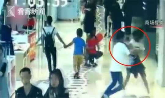 美国小黑喵先天性小脑发育不全 走路摇晃仿佛醉酒